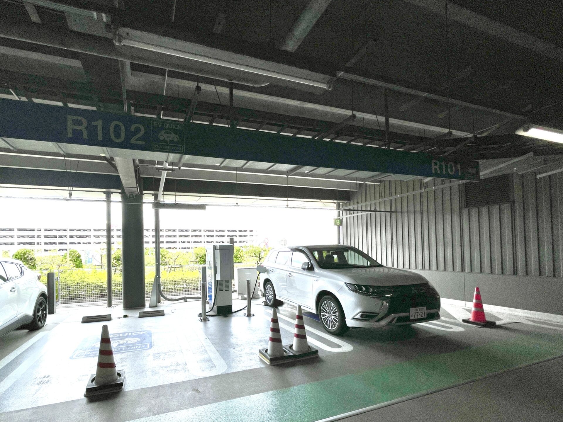 羽田空港第2ターミナル駐車場・P3・電気自動車充電スタンド・急速充電器